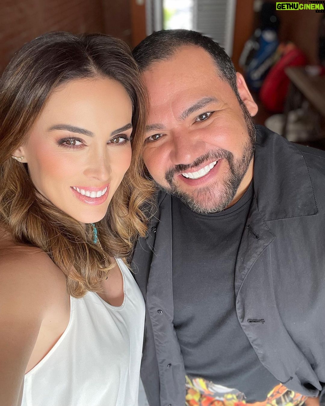 Jacqueline Bracamontes Instagram - Domingo de fittings…. @benitosantosoficial #EmociónTotal Mexico City, Mexico