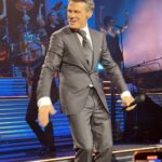 Jacqueline Bracamontes Instagram - Mickyyyy! @luismiguel eres lo máximo!!! Feliz de bailar y cantar contigo!!! Y obvio de gritar #VivaMéxico !!! El pobre estaba un poco enfermo de tos y no paró!!! Lo dió todo por sus fans!!! 👏🏻👏🏻👏🏻👏🏻🇲🇽🇲🇽🇲🇽 Memito @mft07 gracias por traerme!!! ♥️♥️♥️ Las Vegas, Nevada
