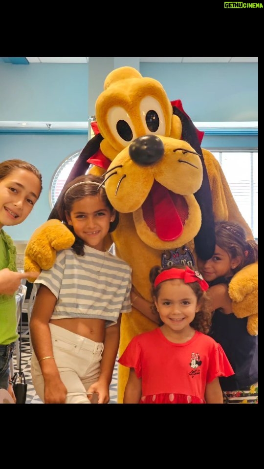 Jacqueline Bracamontes Instagram - Aquí les dejo un poco de lo de ayer en @disney. Los mejores planes son los que no se planean.... @jackybrv Hollywood Studios