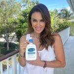 Jacqueline Bracamontes Instagram - Mi dermatólogo me dio la mejor solución para no tener que usar tanto maquillaje para el control de brillo en mis grabaciones y cuando fui a comprarlo me di cuenta que tienen una nueva versión tamaño jumbo. Me encanta ❤️ #LoNuestroEsLaPiel #LoTuyoEsVivir #VisitaTuDermatólogo