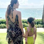 Jacqueline Bracamontes Instagram - Con mi Reni… En el mar, definitivamente la vida es más sabrosa… 😍😎🌊 The Breakers Hotel
