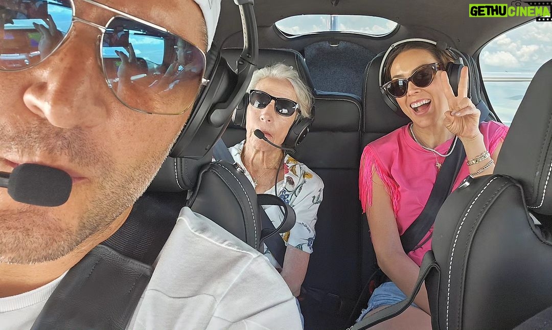 Jacqueline Bracamontes Instagram - VIP passengers... @jackybrv @ginnytc08 #keylimepie shopping!!!! #keywest #thekey The Keys Florida