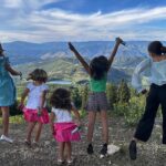 Jacqueline Bracamontes Instagram - Una cena especial esta noche… las niñas siguen aprendiendo a amar y respetar la naturaleza!!! #MountainDinner @mft07