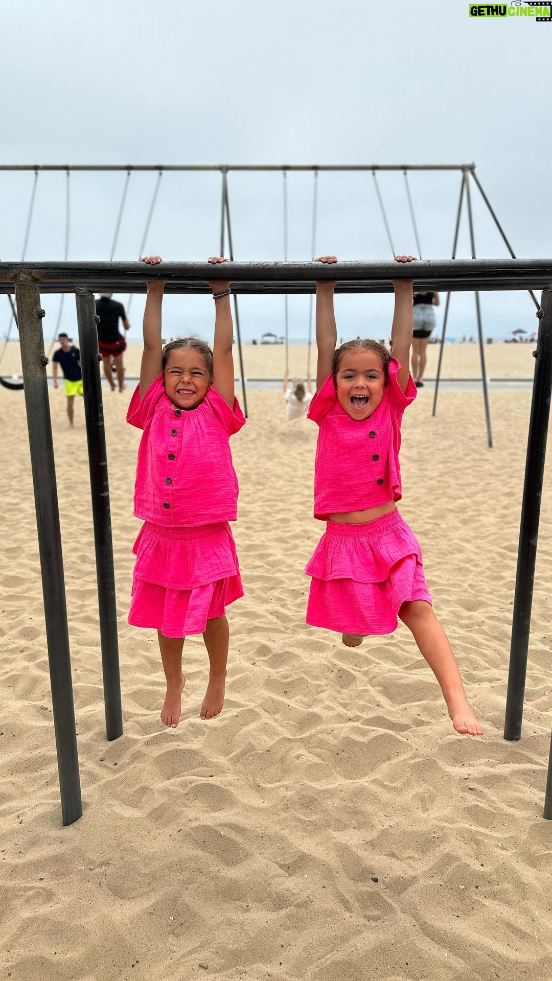 Jacqueline Bracamontes Instagram - Always… anywhere having fun!!! #familytime @mft07 @ginnytc08 @palomapimiento Santa Monica, California