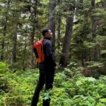Jacqueline Bracamontes Instagram - El hombre y la naturaleza.... hoy hicimos algo que se llama #bushwacking, que significa abrir camino que no existe, buscamos caminos que #osos 🐻 o #alces hicieron, obviamente no es fácil pero fue algo espectacular. Gracias por la foto mía muy pensativo @jackybrv, estaba buscando un camino. #alaska #bushwalking #forest #bear #moose