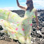 Jacqueline Bracamontes Instagram - Rodeadas de piedra volcánica… este lugar tiene una belleza muy especial!!! #inlove #Kona #Hawaii Kona Village
