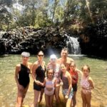 Jacqueline Bracamontes Instagram - Las aventuras no paran en esta familia!!! Ahora fuimos a hacer hiking y aventarnos de unas cascadas… en el último video se me paralizó un poco el corazón 😱😱😱🙈 (Todos los detalles pronto en mi Facebook!! #Hawaii @mft07 @pichisvan @ginnytc08 #extremegirls