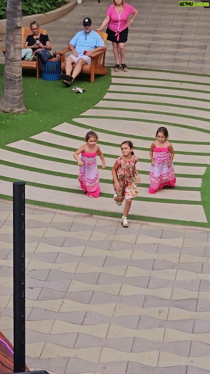 Jacqueline Bracamontes Instagram - Never a dull moment with these 5 chicas locas.... #happydaddy #girlsdad #girlsjustwannahavefun @jackybrv The Shops at Wailea