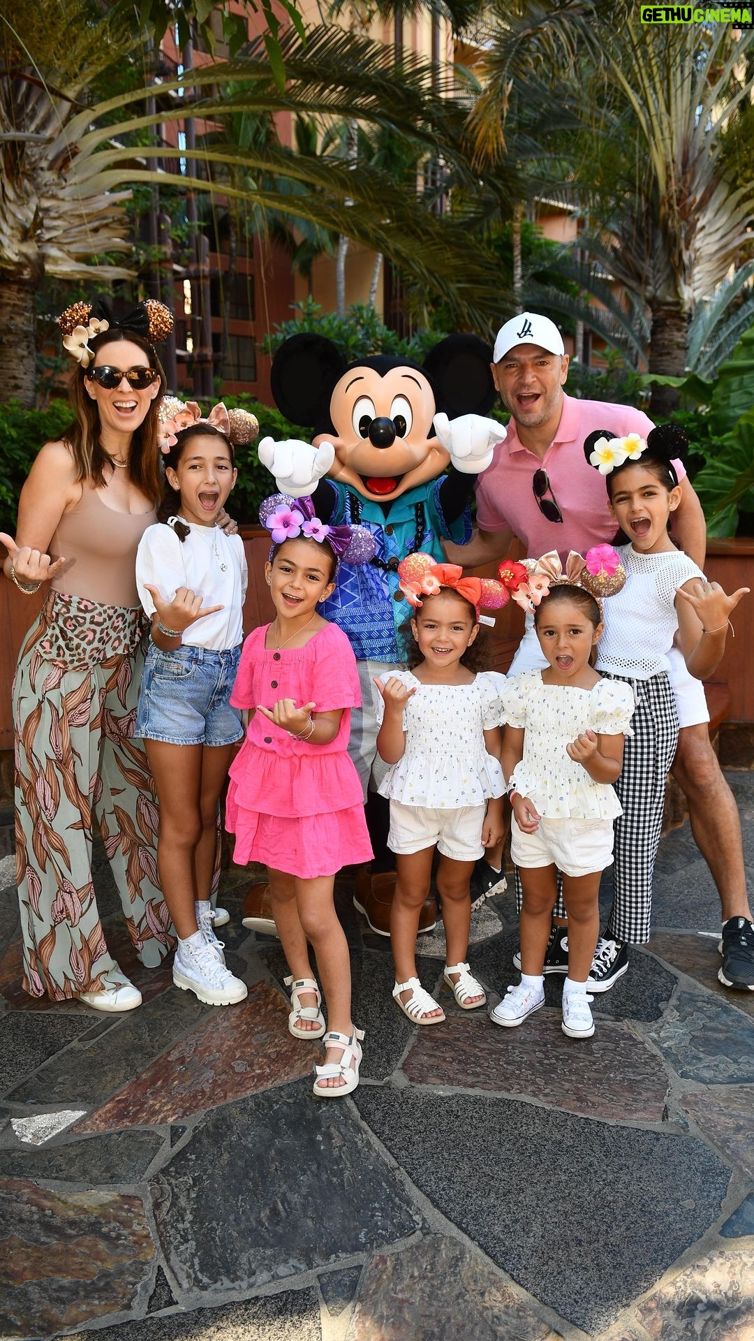Jacqueline Bracamontes Instagram - Asi la primera parte de nuestra aventura en Hawaii!!! @mft07 @pichisvan @ginnytc08 #Hawaii #Honolulu #summertrip #family Honolulu, Hawaii
