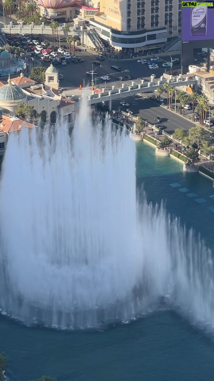 Jacqueline Bracamontes Instagram - Un clásico… pero novedad para mis hijas!!! 😍😍😍 #Vegas @mft07 Bellagio Fountains, Las Vegas