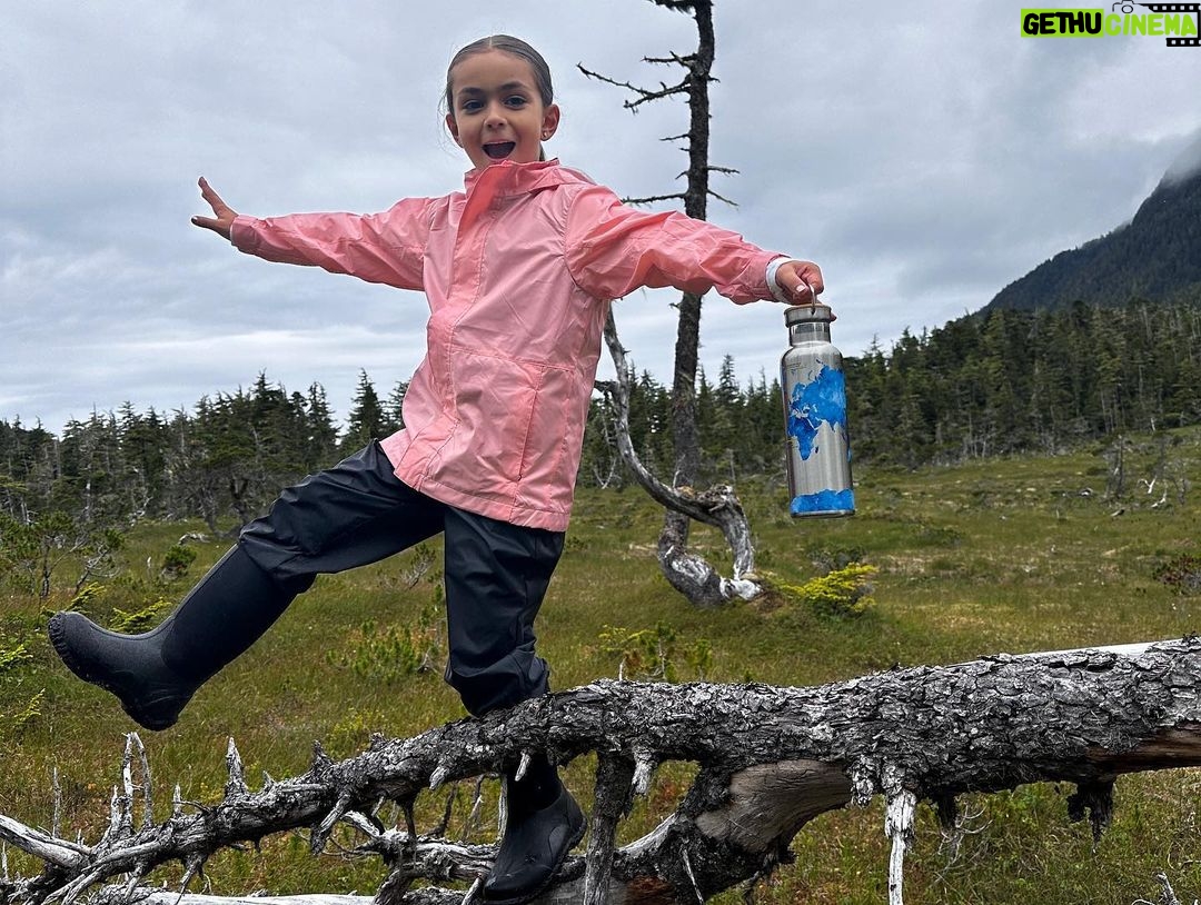 Jacqueline Bracamontes Instagram - Seguimos en Alaska y hoy fuimos a hacer por primera vez #bushwalking y fue supeeeer divertido!! (Pronto les pongo un video en facebook con todos los detalles!!!) @mft07