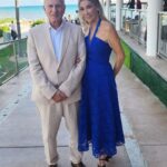 Jacqueline Bracamontes Instagram - Felicidades por estos primeros 47 años de casados!!! Gracias por haberse elegido en aquel momento y por seguirse eligiendo día a día!!! Son el mejor ejemplo a seguir!! Los amamos!!!! #HappyAnniversary @pichisvan @profebraca ♥️♥️♥️ @alibracas @jesusbravan