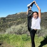 Jacqueline Bracamontes Instagram - A Carito se le ocurrió el plan de hacer hiking y conocer más de cerca el Hollywood sign! Y amamos el plan! Nos la pasamos increíble!!! Los Angeles, California