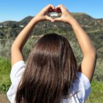 Jacqueline Bracamontes Instagram - A Carito se le ocurrió el plan de hacer hiking y conocer más de cerca el Hollywood sign! Y amamos el plan! Nos la pasamos increíble!!! Los Angeles, California