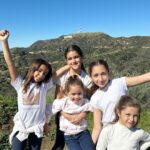 Jacqueline Bracamontes Instagram - A Carito se le ocurrió el plan de hacer hiking y conocer más de cerca el Hollywood sign! Y amamos el plan! Nos la pasamos increíble!!! Los Angeles, California