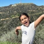 Jacqueline Bracamontes Instagram - A Carito se le ocurrió el plan de hacer hiking y conocer más de cerca el Hollywood sign! Y amamos el plan! Nos la pasamos increíble!!! Los Angeles, California