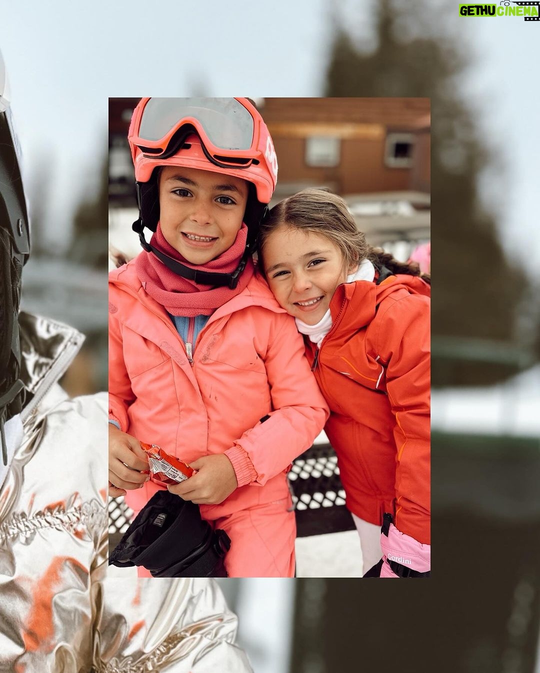 Jacqueline Bracamontes Instagram - Forever winter ❄️⛷️ Así arranca el 2024 para la familia Fuentes Bracamontes, felices de estar juntos disfrutando estos días en la nieve. Feliz 2024 a todos!!!! @epicpass @epicpass_esp @vailmtn
