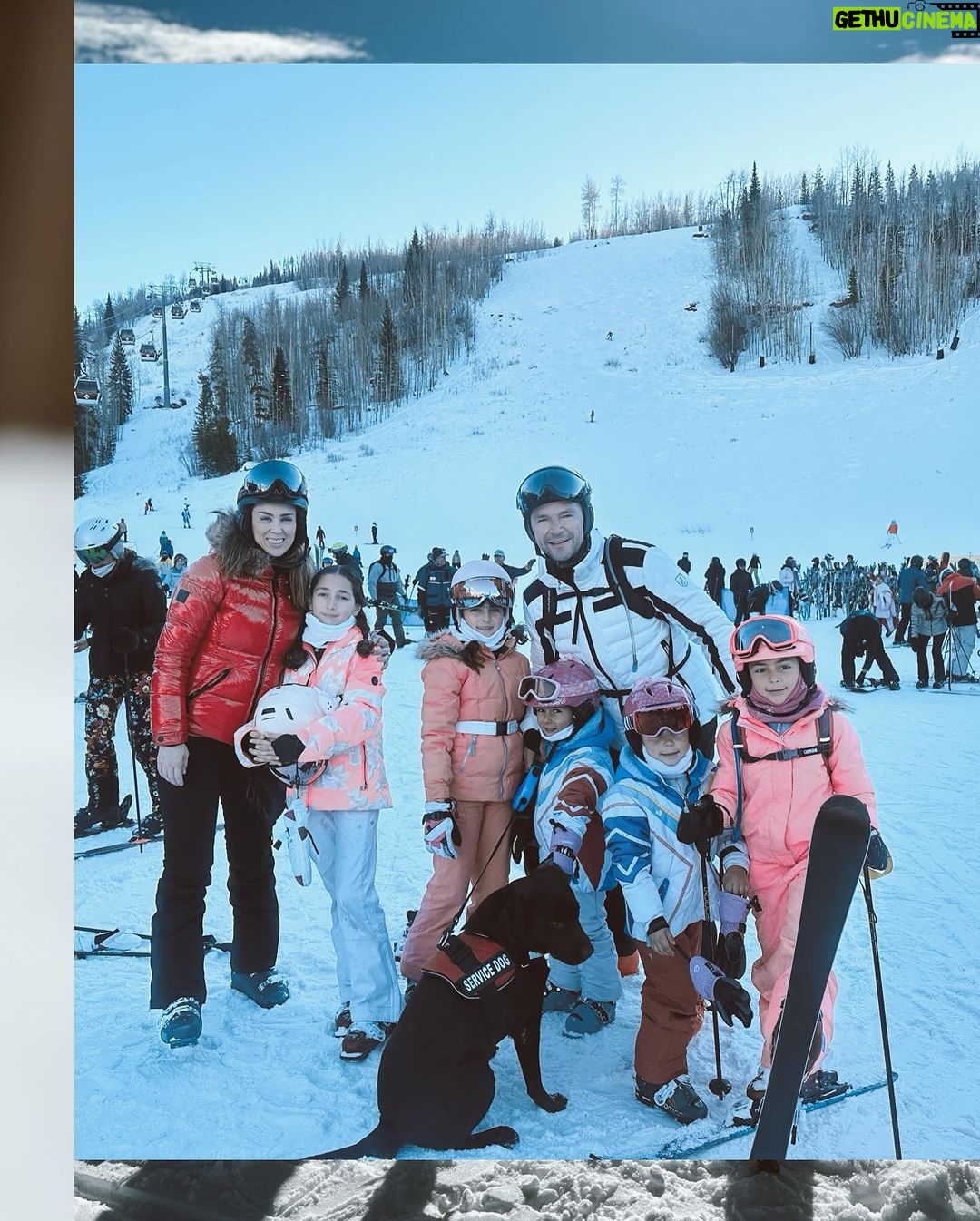 Jacqueline Bracamontes Instagram - Forever winter ❄️⛷️ Así arranca el 2024 para la familia Fuentes Bracamontes, felices de estar juntos disfrutando estos días en la nieve. Feliz 2024 a todos!!!! @epicpass @epicpass_esp @vailmtn