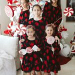 Jacqueline Bracamontes Instagram - Feliz Navidad de parte de la familia Fuentes Bracamontes 🎄❤️🙏🏼 Estar en familia es definitivamente el mejor regalo!!! @mft07 Guadalajara, Jalisco