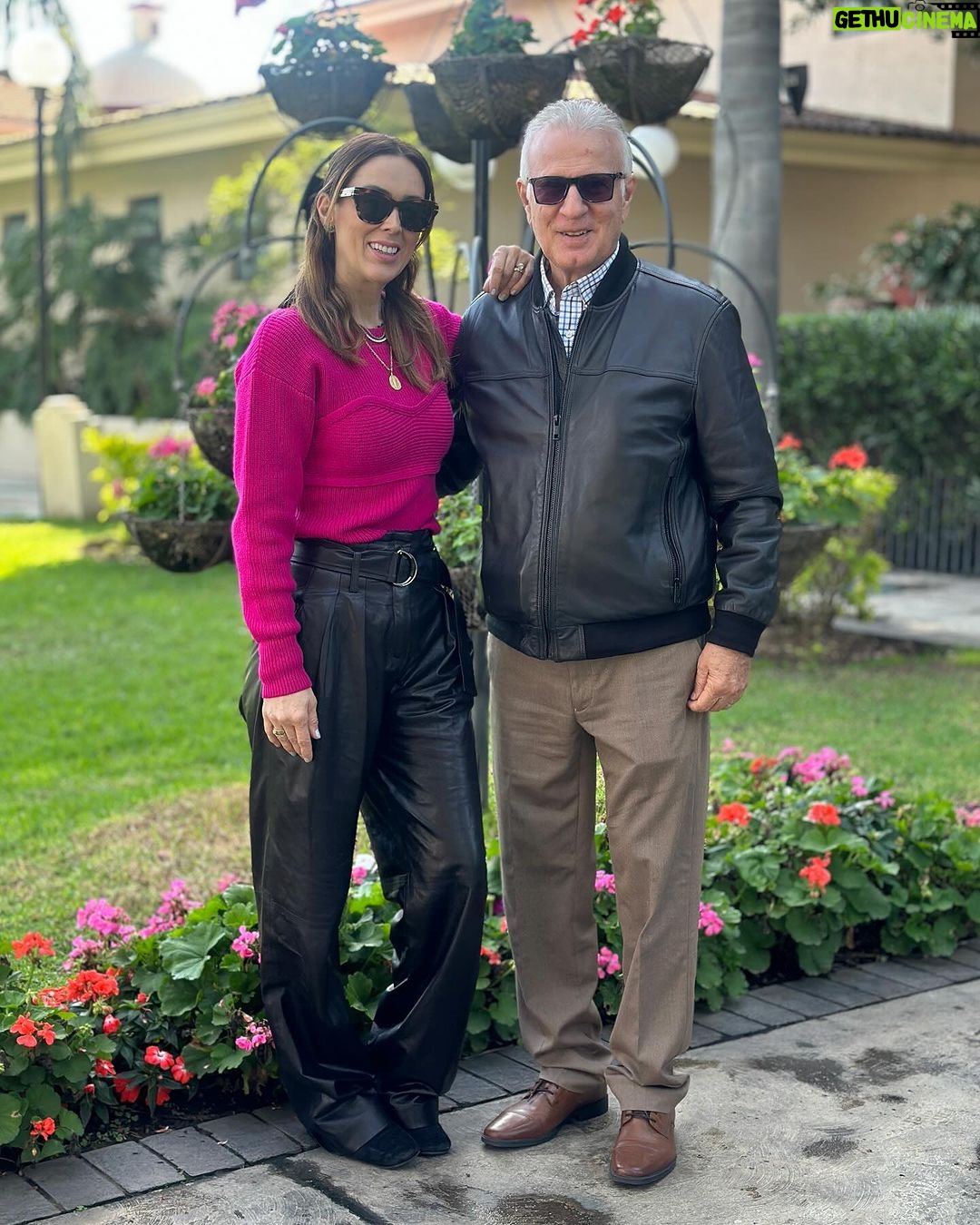 Jacqueline Bracamontes Instagram - Happy Birthday papi!!! @profebraca 🎂🎂🎂 Feliz de compartir contigo y con toda la familia este día tan especial! Te quiero mucho!!! ♥️ Guadalajara, Jalisco
