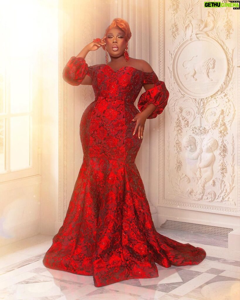 Jada Shada Hudson Instagram - What a Journey …… am so Proud of myself and all the hard work I’ve done for the last 13 years came down to this moment……. 🌹🌹🌹🌹🌹🌹🌹🌹🌹🌹🌹🌹🌹🌹🌹 . 👗 @stevenlejambe 👠 @weareshoefreaks 💇🏾‍♀️ @shontellesparkles 📸 @_qweenton . This dress took a team to stone love you Turnips @_imarra @ernestolazari @itsliamrae @itsalexdooley 🫶🏾🫵🏾🌹 . @canadasdragrace @cravecanada @worldofwonder #canadasdragrace #dragrace #finale