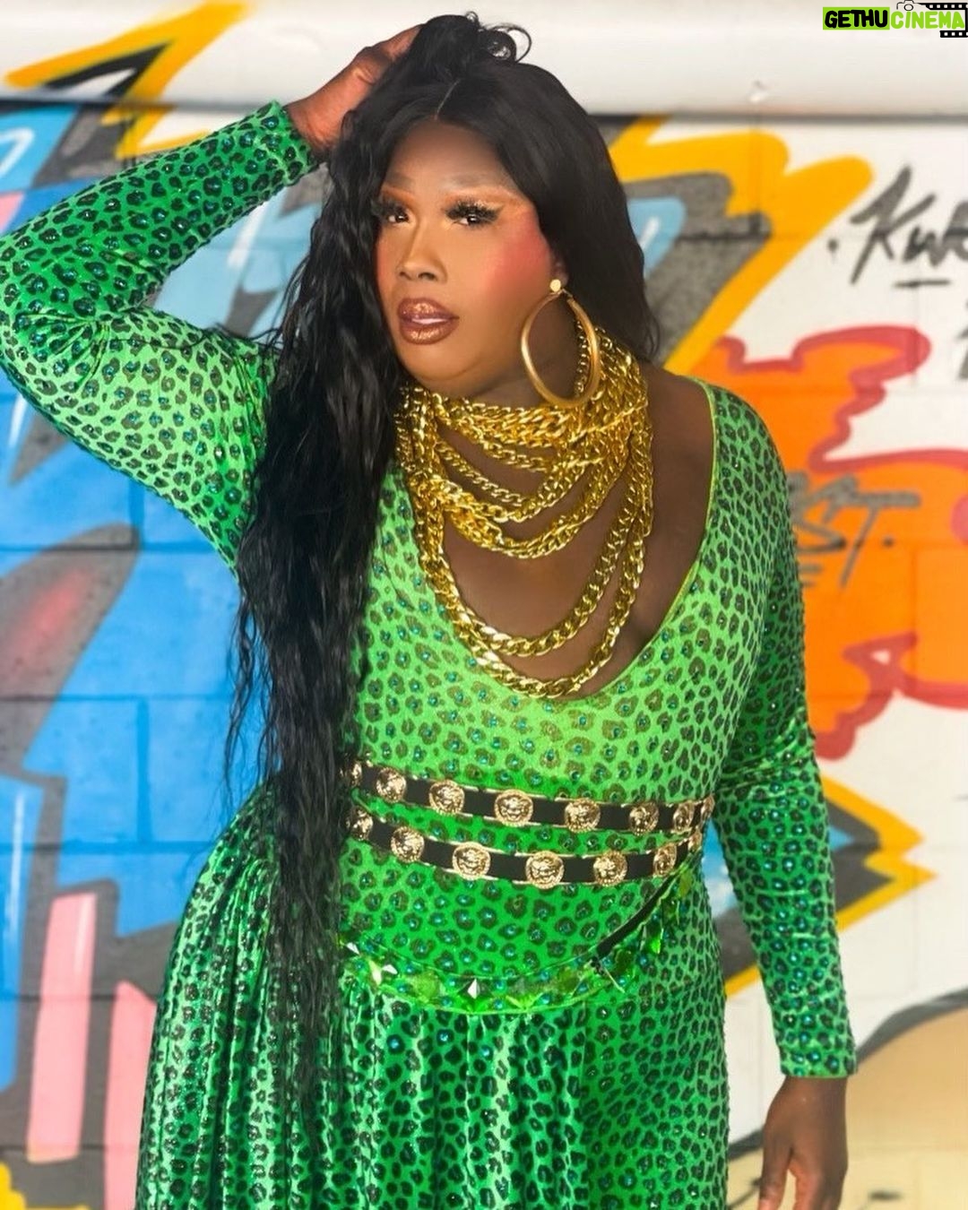 Jada Shada Hudson Instagram - Damnn Am I Really single? Wait Am I Single 😜🤰🏾? Baby Daddies Where You at?🤱🏾 Momma knows there’s a few 🤫 …………………⬅️SWIPE➡️………………………..