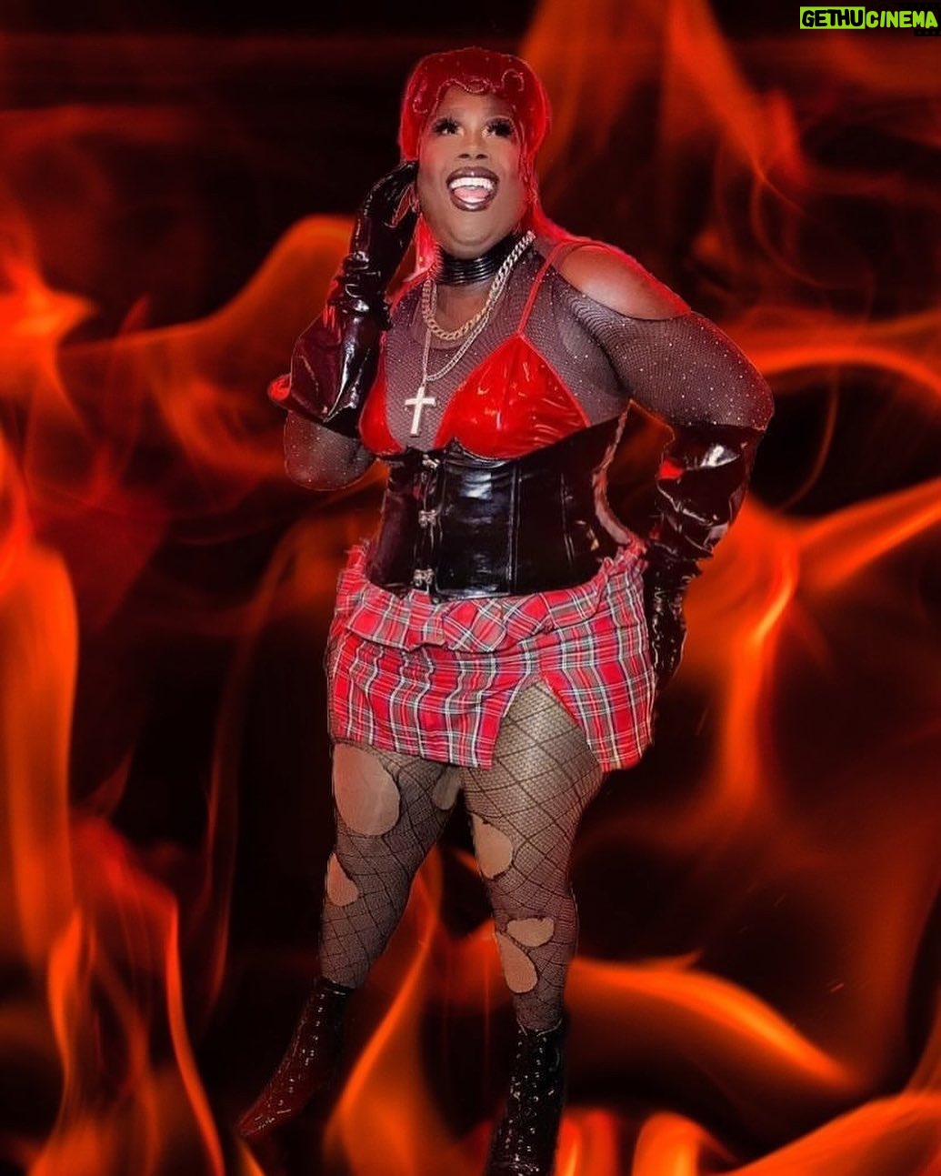 Jada Shada Hudson Instagram - 📱Caption This my leg hurts👇🏾 ........................................................... . . . . @shein_ca @sheinofficial #sheingals 🌹🌹🌹🌹🌹🌹🌹🌹🌹🌹🌹🌹🌹 #makeuplooks #makeuptutorial #makeupartist #makeupaddict #glammakeup #rpdr #dragrace #dragqueens #dragqueensofinstagram #dragqueenmakeup #fashionista #fashionstyle #fashionphotography #influencer #influencers #publicfigure #canadasdragrace #canada🇨🇦#blm #blmmovement #blm Jadavpur