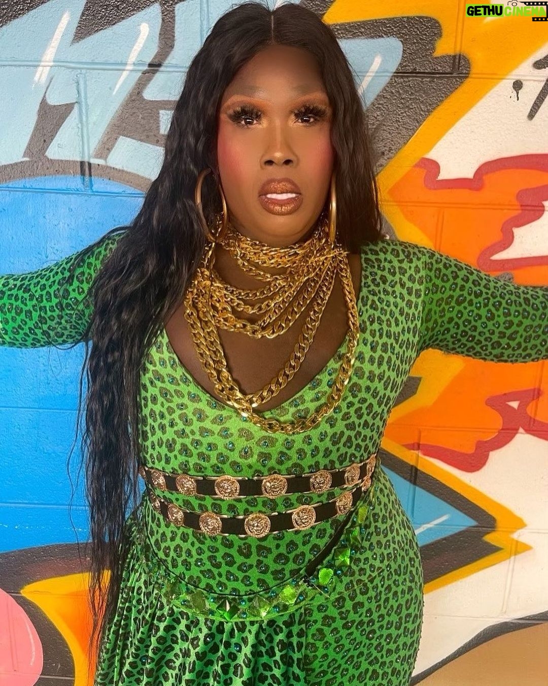 Jada Shada Hudson Instagram - Damnn Am I Really single? Wait Am I Single 😜🤰🏾? Baby Daddies Where You at?🤱🏾 Momma knows there’s a few 🤫 …………………⬅️SWIPE➡️………………………..