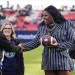 Jada Shada Hudson Instagram - Reposted from @torontoargos ….. . Game 🏈 Delivery by Torontos Turnup Queen 👸🏾……….. me 😜 . A Day to truly remember 🥹 treated like a Super Star …… Toronto you made the Queen feel like the only Queen today 🥰🏳️‍🌈🏈 ……. Also Thanks @pridetoronto 🫶🏾….. BMO Field