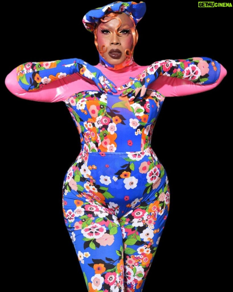 Jada Shada Hudson Instagram - 👑How Can I Lose if am already chose👑 . . . 👗 @peppermachequeen 💇🏾‍♀️ @callherperla 📸 @thats_hawesome . Torontos Turnup Queen Never forget it…🔑🏳️‍🌈 . Hair inspired by @iammoheart 🫶🏾