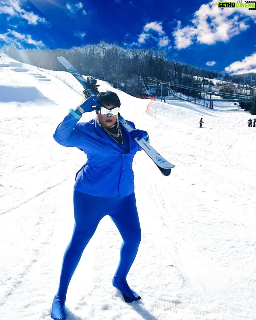 Jada Shada Hudson Instagram - ⛷️🏂 Ski Weekend is Off to a Great start @bluemtnresort @bluemtnvillage …….. catch me around the BlueMountain Village for shows and a huge SoldOut Brunch on Sunday sponsored hy Vizzy . . 📸 @penylanemk Blue Mountain Ski Resort