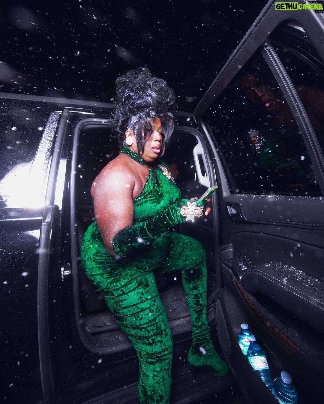 Jada Shada Hudson Instagram - 🌃PH Suite …… Going UP🛗 ……IceCondosTurnup🤭 . . ⬅️⬅️⬅️ SWIPE. . I Need Me a Man That Looks As Happy To See Me As my Driver did in 2024 💯 ……….. 🎨 @missfiercalicious 🪡 @jeffchristensento 📸 @kyretro 💇🏾♀️ @callherperla 👮🏻♂️ @noahezrad