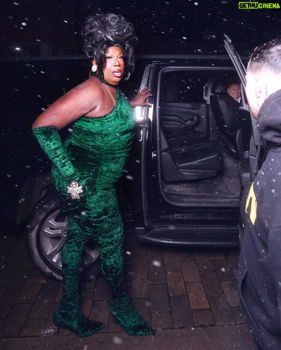 Jada Shada Hudson Instagram - 🌃PH Suite …… Going UP🛗 ……IceCondosTurnup🤭 . . ⬅️⬅️⬅️ SWIPE. . I Need Me a Man That Looks As Happy To See Me As my Driver did in 2024 💯 ……….. 🎨 @missfiercalicious 🪡 @jeffchristensento 📸 @kyretro 💇🏾♀️ @callherperla 👮🏻♂️ @noahezrad