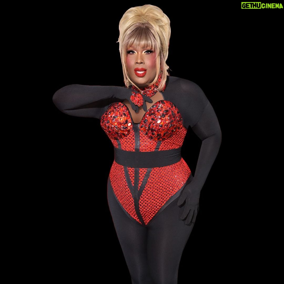 Jada Shada Hudson Instagram - 🎬2024 Let’s Manifest making $3000 at every DragBrunch. 👉🏾 SWIPE FOR A WICKED SURPRISE 👹👉🏾 #wickedstepsister @missfiercalicious . WATCH #bringbackmygirls on @wowpresentsplus NOW with the Seaoson 3 Cast of @canadasdragrace …….. Los Angeles/Hollywood California