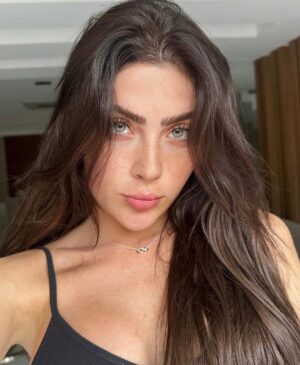 Jade Picon Instagram - caprichosa
cuidadosa e amorosa
uma boa moça
estudiosa, atenciosa
corajosa
companheira, verdadeira