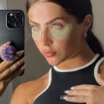 Jade Picon Instagram - janeiro :) nesses 742 dias deu para ativar várias skins ☀️🎬🎭🥊🧘🏻‍♀️🍸🍳✨