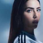 Jade Picon Instagram - Tragam os anos 2000 de volta! 😎 Muito feliz de ter participado da nova campanha global da adidas, resgatando todo o estilo desses anos icônicos. Tipo esse look aqui com o novo #Ozmillen 😍 #adidasOriginals