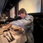 Jaemin Instagram - Looooool 😂 I took pictures of just me eating with Mark🍴🤓 in Houston 🇺🇸