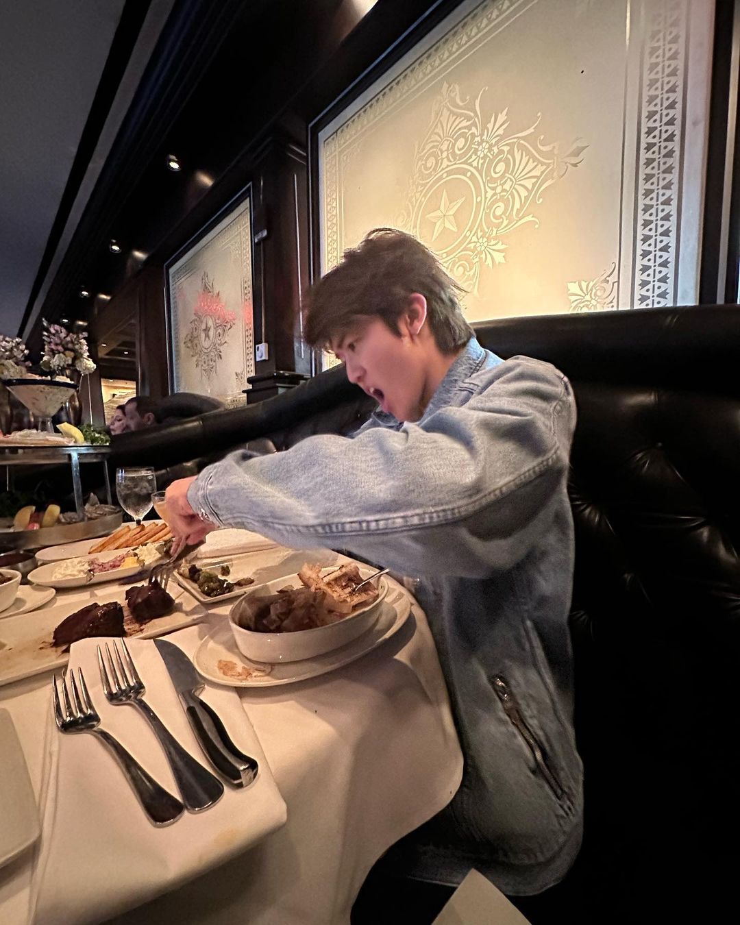 Jaemin Instagram - Looooool ๐ I took pictures of just me eating with Mark๐ด๐ค in Houston ๐บ๐ธ