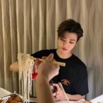 Jaemin Instagram - Looooool 😂 I took pictures of just me eating with Mark🍴🤓 in Houston 🇺🇸