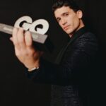 Jaime Lorente Instagram - gracias de corazón a @gq por este reconocimiento por 42 segundos. Gracias por el ambiente tan familiar y bonito, por la magia que conseguisteis crear ayer 🖤