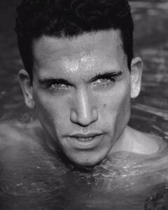 Jaime Lorente Instagram - Todo listo para el verano…❤️ @armanibeauty #armanibeauty #AcquadiGio #Ad