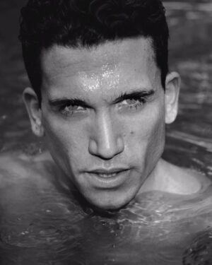 Jaime Lorente Instagram - Todo listo para el verano…❤️
@armanibeauty #armanibeauty #AcquadiGio #Ad
