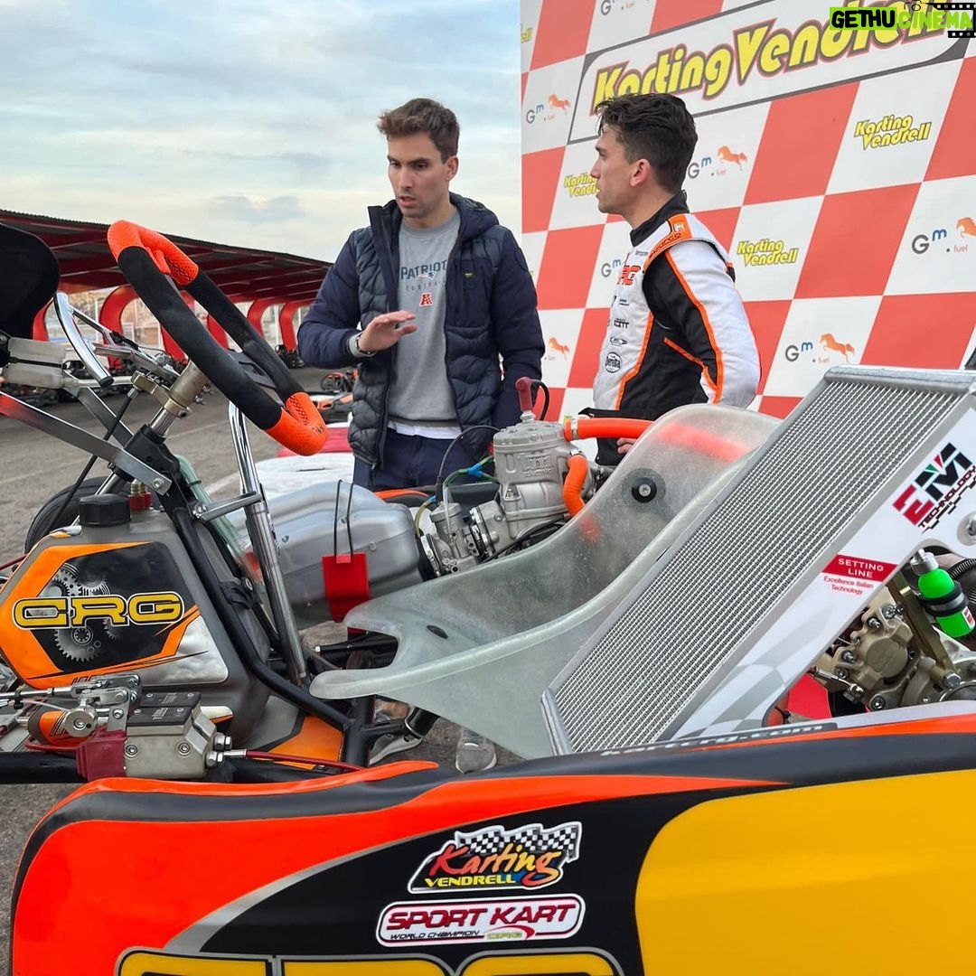 Jaime Lorente Instagram - Con esta cara de respeto miraba ayer al Kz 😂😎🏎️ !! Lo que disfruté ayer en @kartingvendrell gracias a @carlosgil11 Y todo su equipo no lo puedo explicar con palabras. Enamorado de este deporte!!!