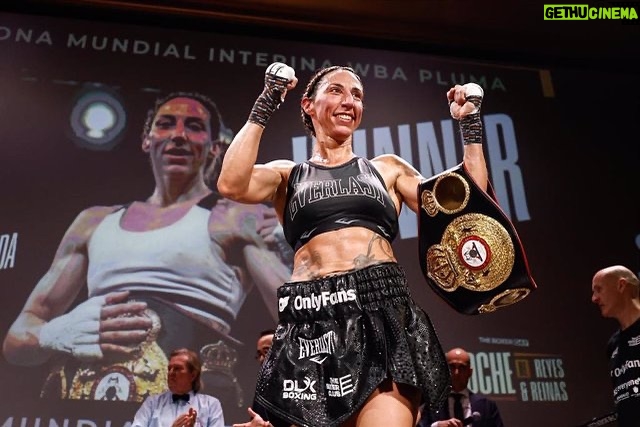 Jaime Lorente Instagram - Ayer @jennifer_miranda_box se hizo campeona del mundo en una pelea que yo disfruté como un niño pequeño. Eres enorme! @javierpardo.tbc @theboxerclub.es