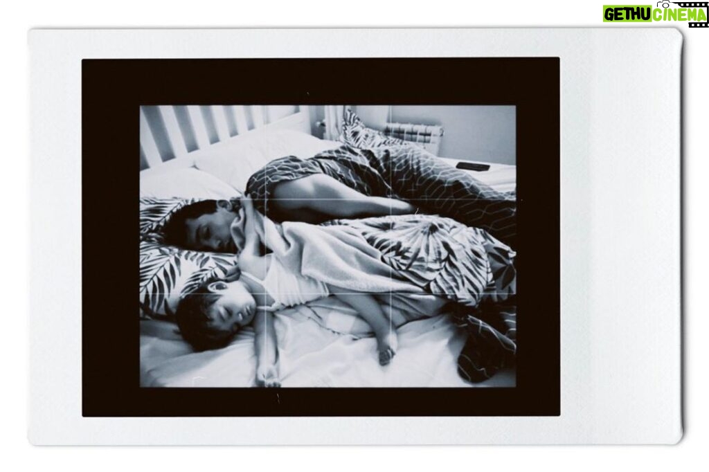 Jaime Lorente Instagram - Me estás regalando el recuerdo de mi infancia. Todo se resume en ti.