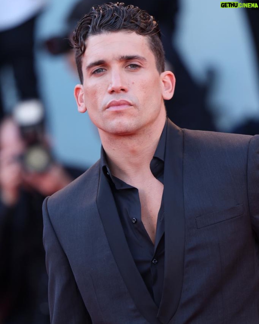 Jaime Lorente - 186.1K Likes - La alfombra roja que mas deseo lleva de titulo el nombre de mi hija.
Y de prota a un hermano @miguelangelpuro
📸 @vittoriozuninocelotto
