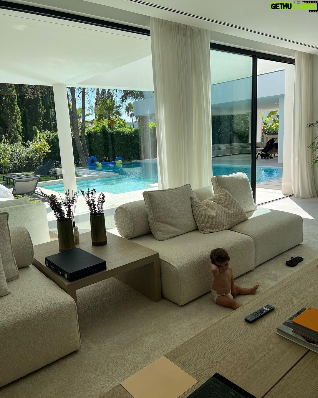 Jaime Lorente - 521.8K Likes - Gracias @pacasohomes por unas vacaciones de lujo. Que gozada disfrutar de vuestras casas❤️