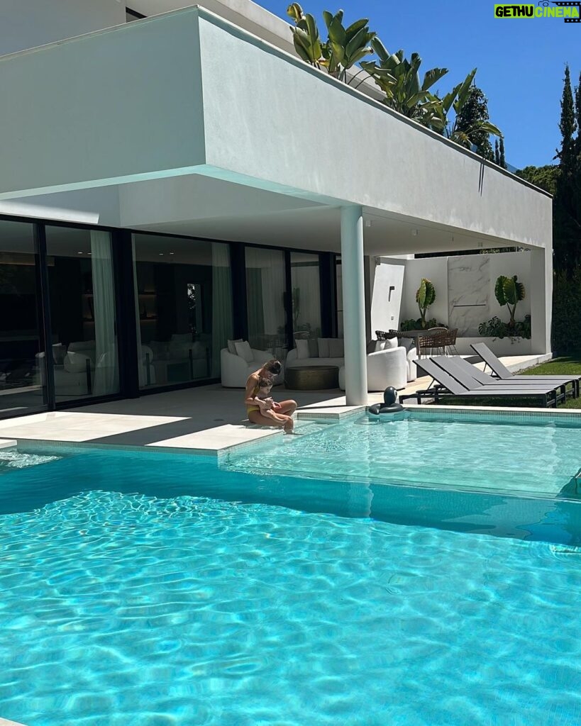 Jaime Lorente Instagram - Gracias @pacasohomes por unas vacaciones de lujo. Que gozada disfrutar de vuestras casas❤️