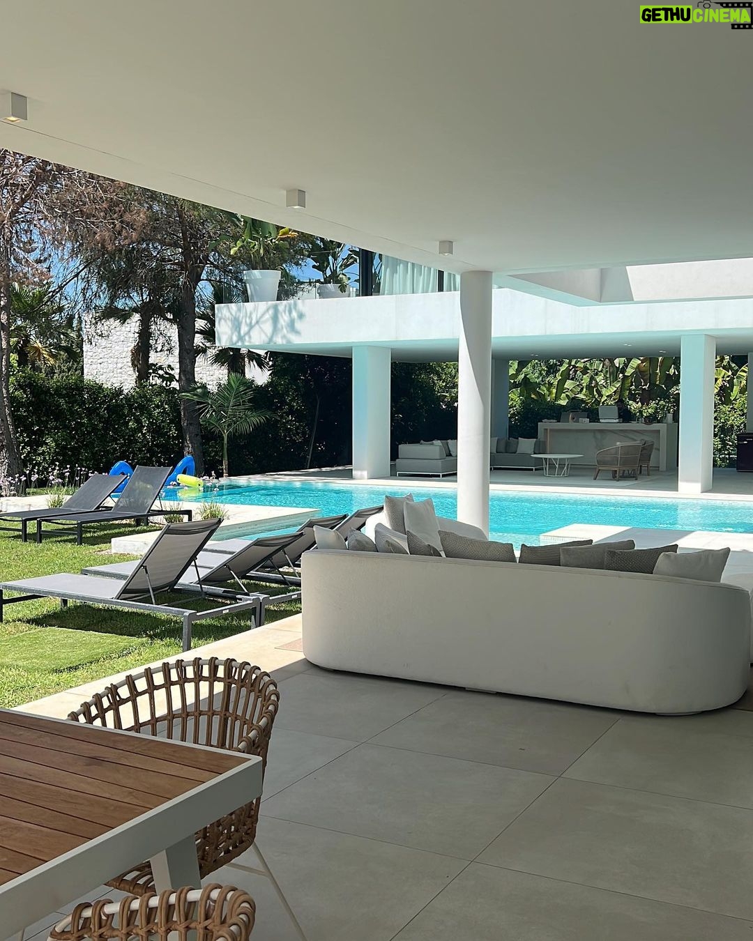 Jaime Lorente - 521.8K Likes - Gracias @pacasohomes por unas vacaciones de lujo. Que gozada disfrutar de vuestras casas❤️